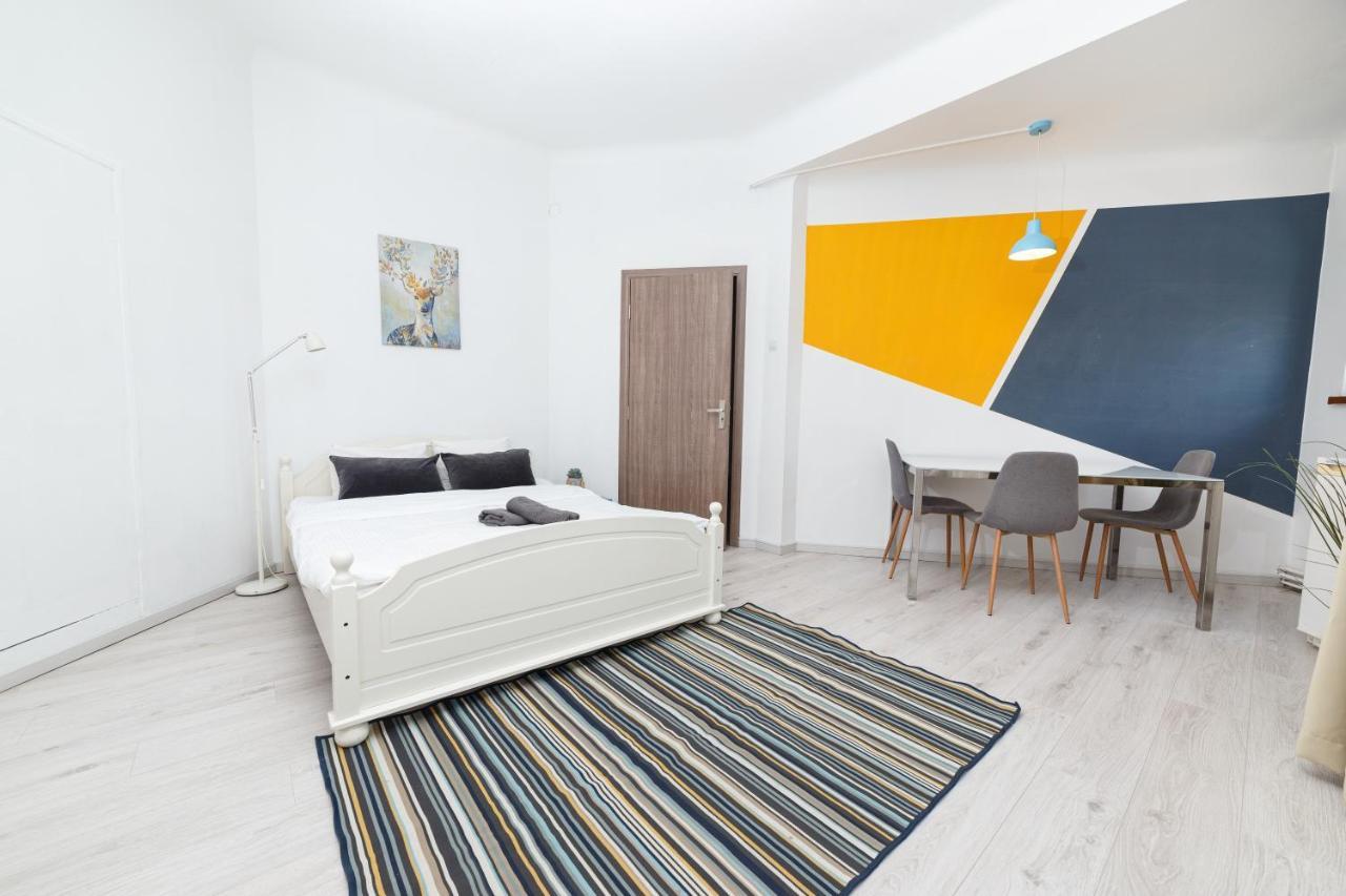 Color Apartments Franceza St Bucarest Esterno foto