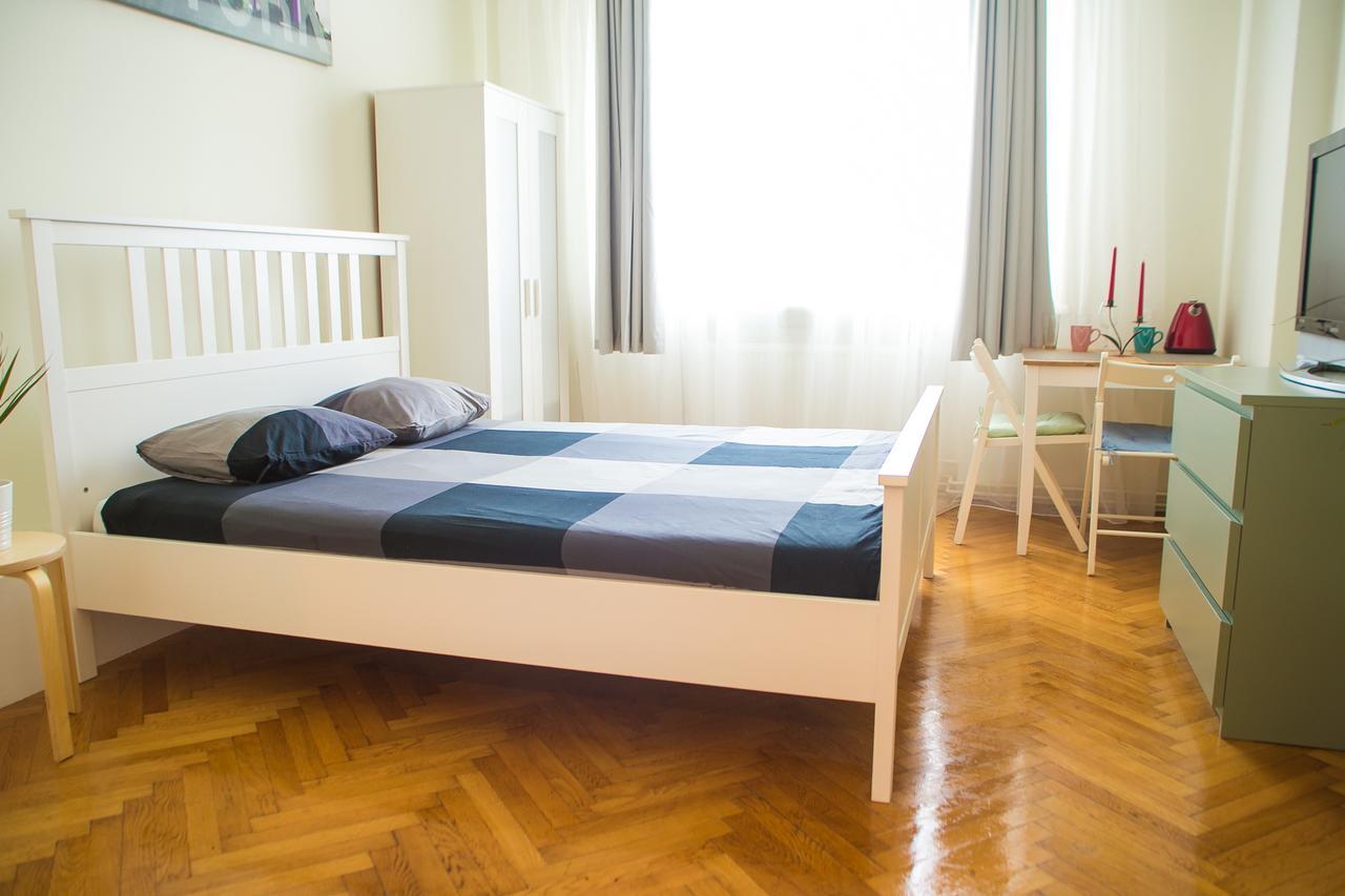 Color Apartments Franceza St Bucarest Esterno foto