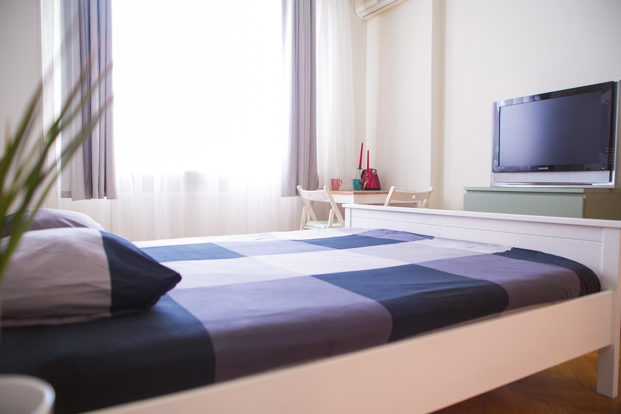 Color Apartments Franceza St Bucarest Esterno foto